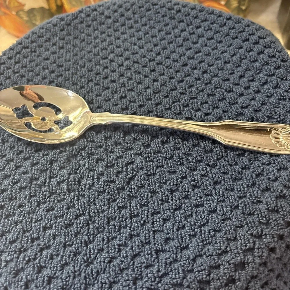 Oneida CLASSIC SHELL Stainless CUBE Heirloom Silverware Slotted Serving Spoon